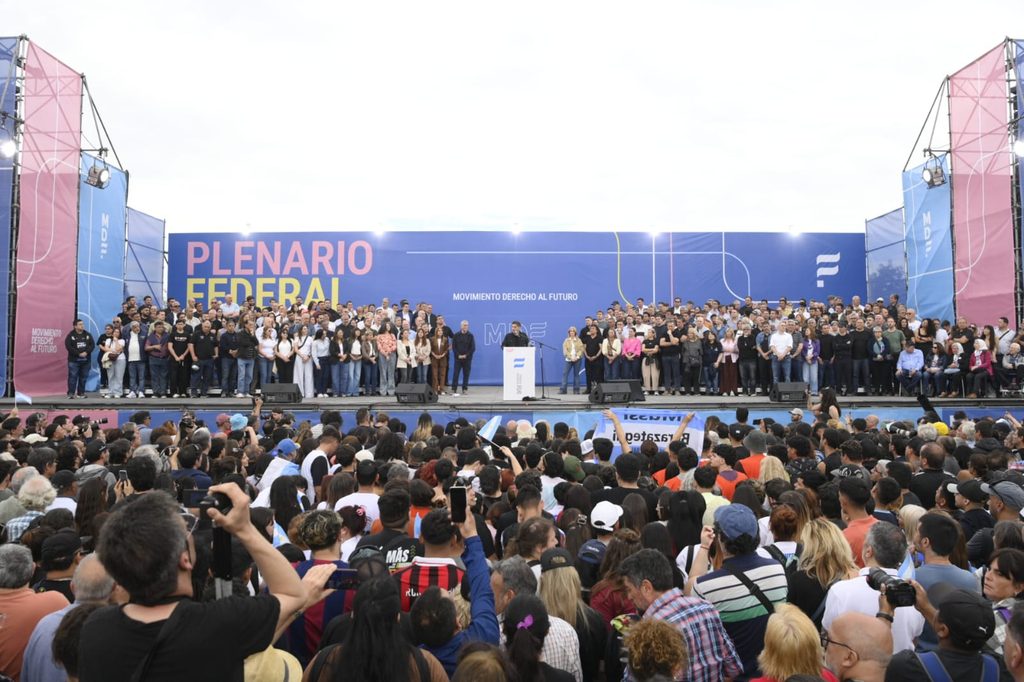 Kicillof cerró el plenario federal del Movimiento Derecho al Futuro ante casi 30.000 personas.