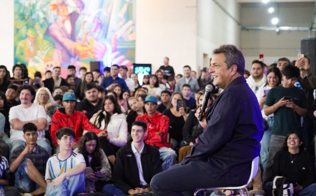 Sergio Massa dialogó con más de 1.000 jóvenes del Frente Renovador sobre el presente del país y los desafíos a futuro del peronismo.