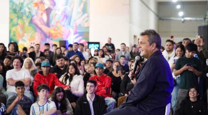 Unidad y renovación del peronismo: las definiciones de Massa a la juventud del Frente Renovador Sergio Massa dialogó con más de 1.000 jóvenes del Frente Renovador sobre el presente del país y los desafíos a futuro del peronismo.