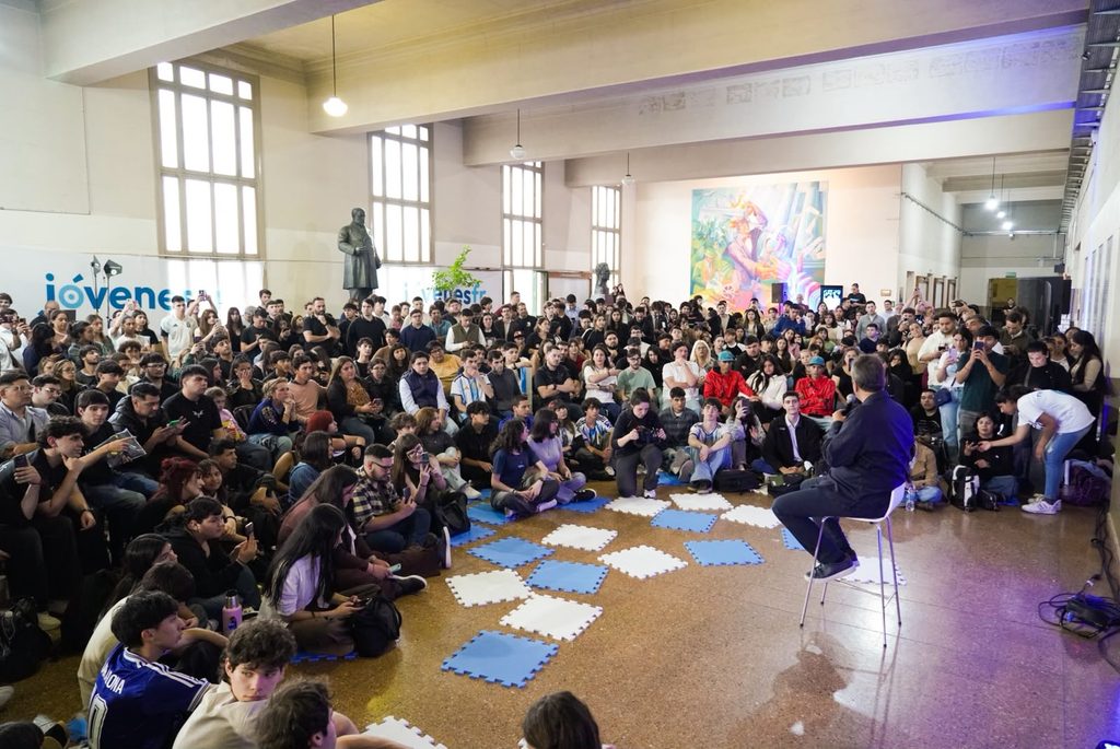 Massa compartió una actividad en la UBA con más de 1.000 jóvenes del Frente Renovador.