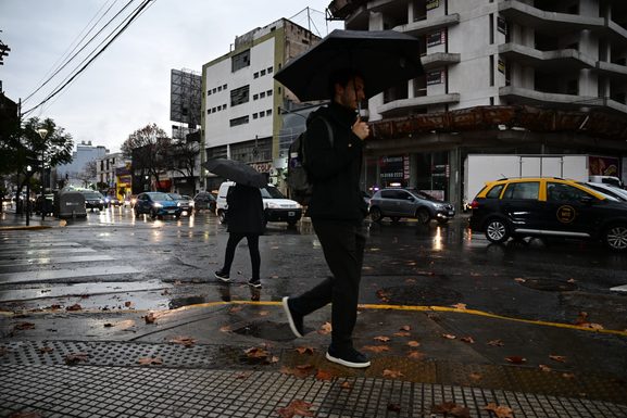 Alerta meteorológica: rige nivel naranja por tormentas y ráfagas de hasta 100 km/h en Buenos Aires El SMN mantiene una alerta meteorológica en el centro, norte y noreste de la provincia de Buenos Aires, incluido el Área Metropolitana (AMBA).