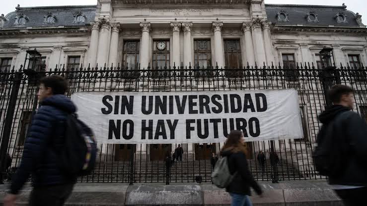 Docentes y no docentes convocaron un nuevo paro para exigir el cumplimiento de la Ley de Financiamiento Universitario. 