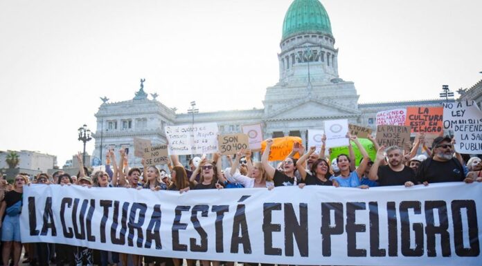 El peronismo cuestionó el ajuste de Milei en la cultura: “Ven en el arte un obstáculo para someter al pueblo” El diputado de Fuerza Patria, José "Cote" Rossi, cargó contra el Gobierno de Javier Milei por el ajuste y el desfinanciamiento a la cultura.