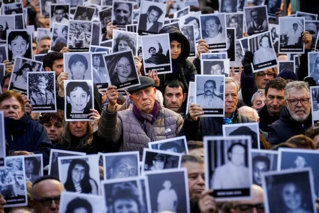 El juez Daniel Rafecas procesó a siete ciudadanos iraníes y un libanés por el atentado terrorista a la AMIA en 1994.