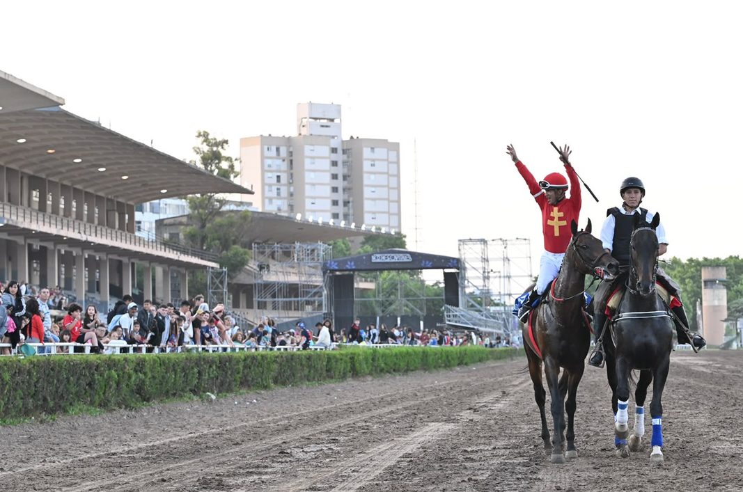 El Hipódromo de La Plata y la Facultad de Artes de la UNLP lanzaron un concurso para esculpir el trofeo del Gran Premio Dardo Rocha.