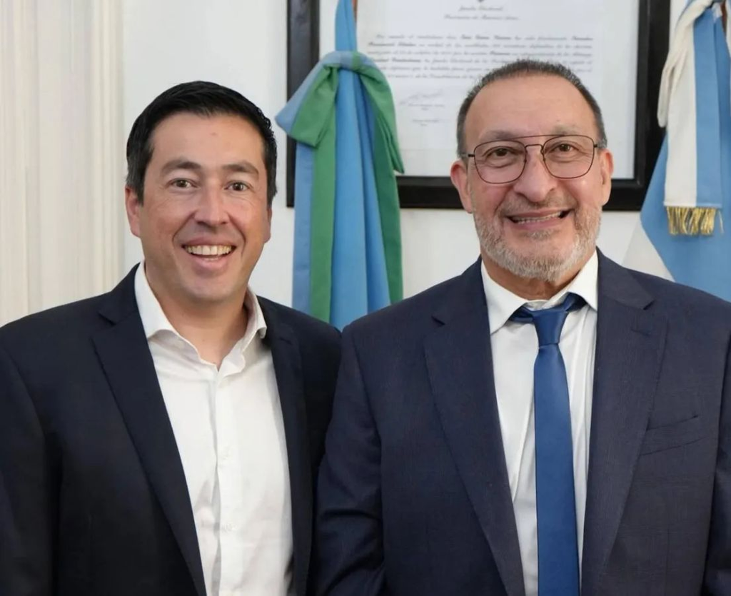 En la danza de nombre para las elecciones de 2027, el diputado bonaerense, Luis Vivona, candidateó al intendente de Malvinas Argentinas, Leonardo Nardini, para gobernador. 