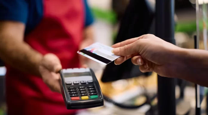Encuesta: 7 de cada 10 familias tomaron préstamos para comprar alimentos Una reciente encuesta de la consultora privada Zentrix arrojó que 7 de cada 10 familias que tomaron préstamos fueron para comprar alimentos.