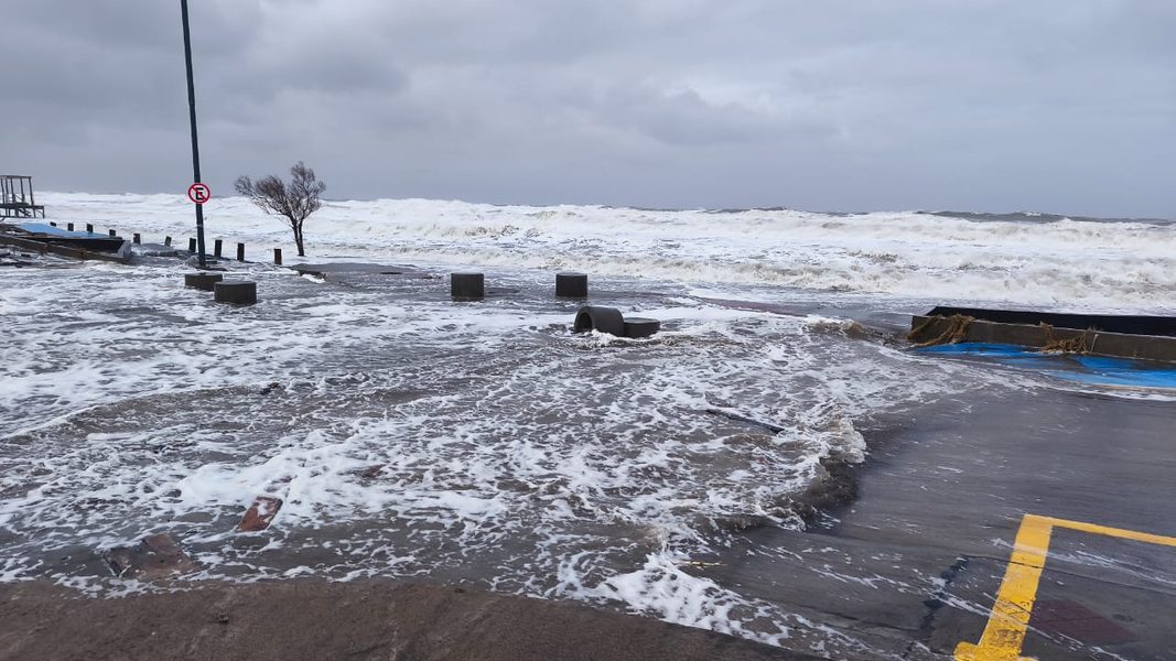 Tras una nueva sudestada, Monte Hermoso puso el foco en los 600 metros más vulnerables de la costa y analiza una solución de fondo.