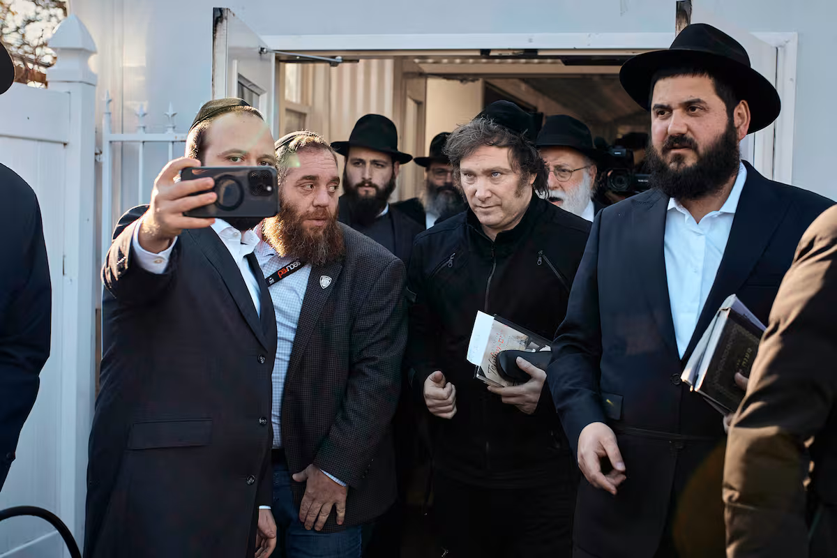 Javier Milei arribó este martes a Nueva York para iniciar una nueva gira por Estados Unidos, que tendrá como primera actividad la entrega del premio ‘Ohev Yisrael’.