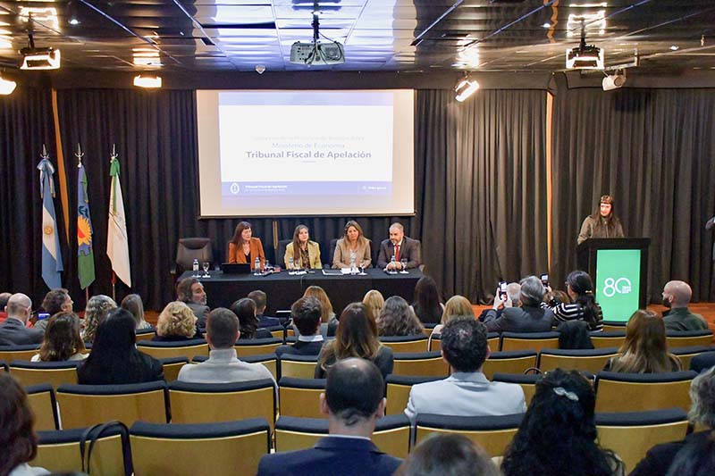 El proyecto del oficialismo y la oposición busca aumentar la cantidad de relatores que asisten a los nueve vocales del Tribunal.
