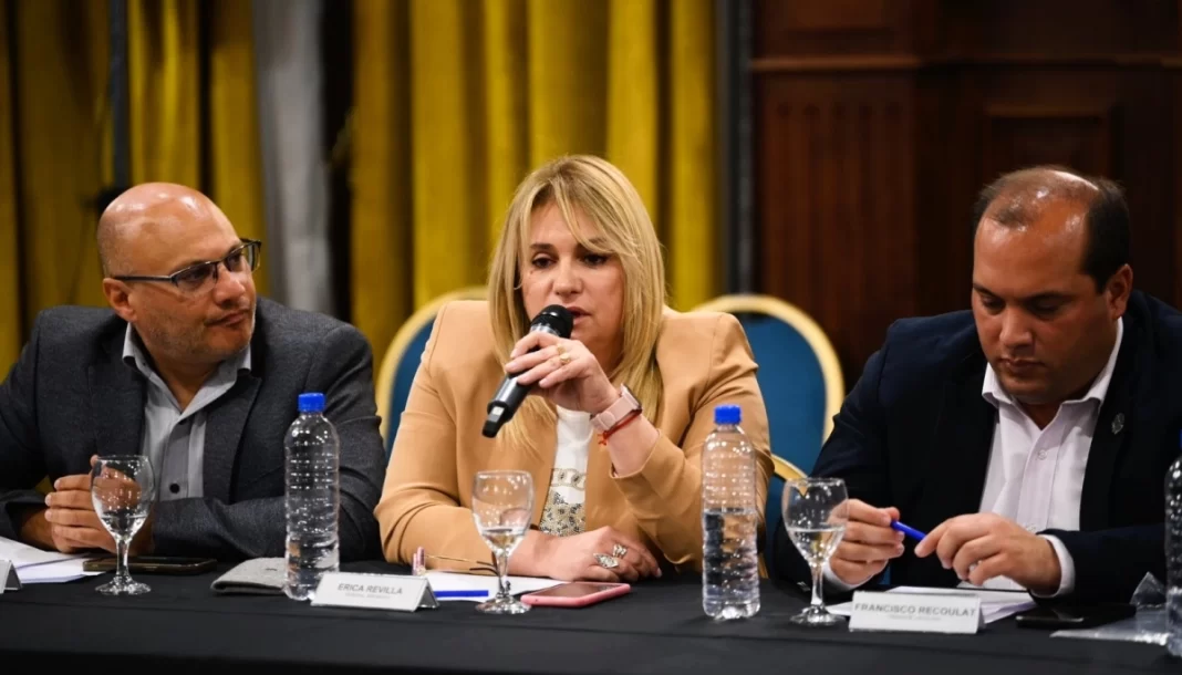 Desde el abadismo posicionan a Érica Revilla para conducir el Foro de Intendentes Radicales. La interna de la UCR bonaerense suma un nuevo capítulo.