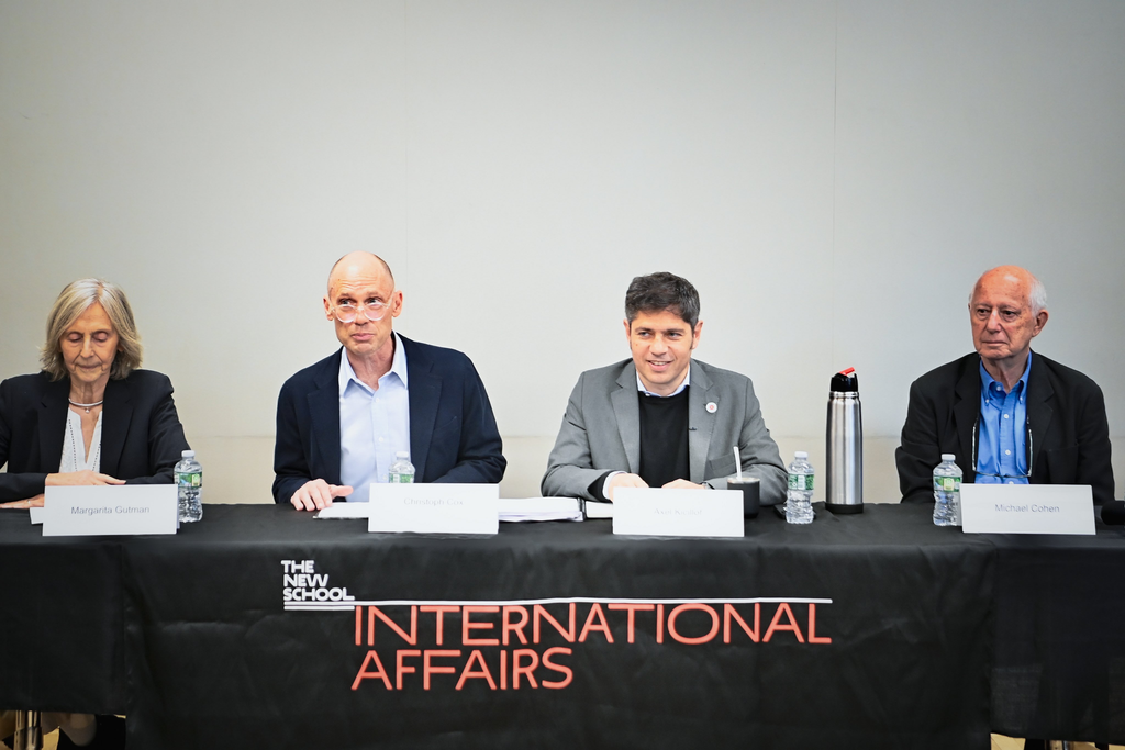 Desde Estados Unidos (EE.UU) y con traje de candidato a presidente, el gobernador Axel Kicillof afirmó que “las políticas de (Javier) Milei están en las antípodas del desarrollo”.