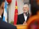 Alak firmó en China un acuerdo para financiar las obras del aeropuerto de La Plata El intendente de La Plata, Julio Alak, viajó a China en busca de inversiones para avanzar con dos proyectos claves en materia de producción y trabajo.