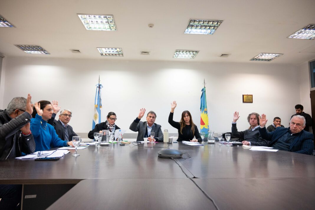 La Cámara de Diputados convocó a un plenario de comisiones entre Legislación General y Derechos del Usuario y el Consumidor, para despachar una ley de endeudamiento.