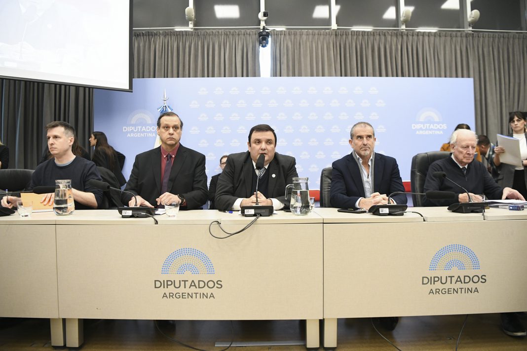 En el plenario de comisiones en la Cámara de Diputados nacional, el oficialismo consiguió dictamen de mayoría a la 