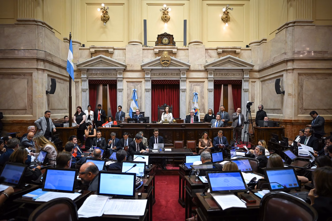 El Senado vuelve al recinto para tratar la reforma del Banco Central y el recorte de Zona Fría, en medio de negociaciones por los votos.