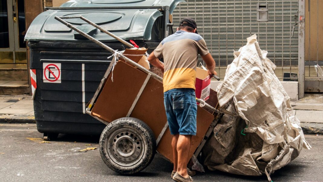 El INDEC dio a conocer que la pobreza volvió a subir al 32,3% durante el primer semestre de 2026 y ya alcanza a 15,5 millones de argentinos.