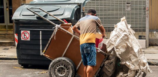 El INDEC dio a conocer que la pobreza volvió a subir al 32,3% durante el primer semestre de 2026 y ya alcanza a 15,5 millones de argentinos.