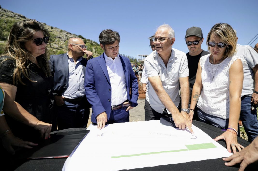 El gobernador bonaerense, Axel Kicillof, llega este viernes a Balcarce para dar el presente en la reinauguración del mítico autódromo Juan Manuel Fangio.