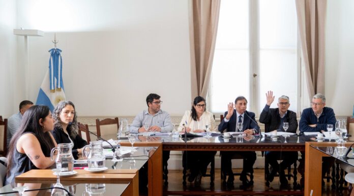 Diputados despachó una batería de leyes contra el endeudamiento familiar para la sesión del martes Con un plenario de comisiones, Diputados despachó cuatro leyes para hacerle frente al endeudamiento familiar, que se aproximan a la sesión del martes.