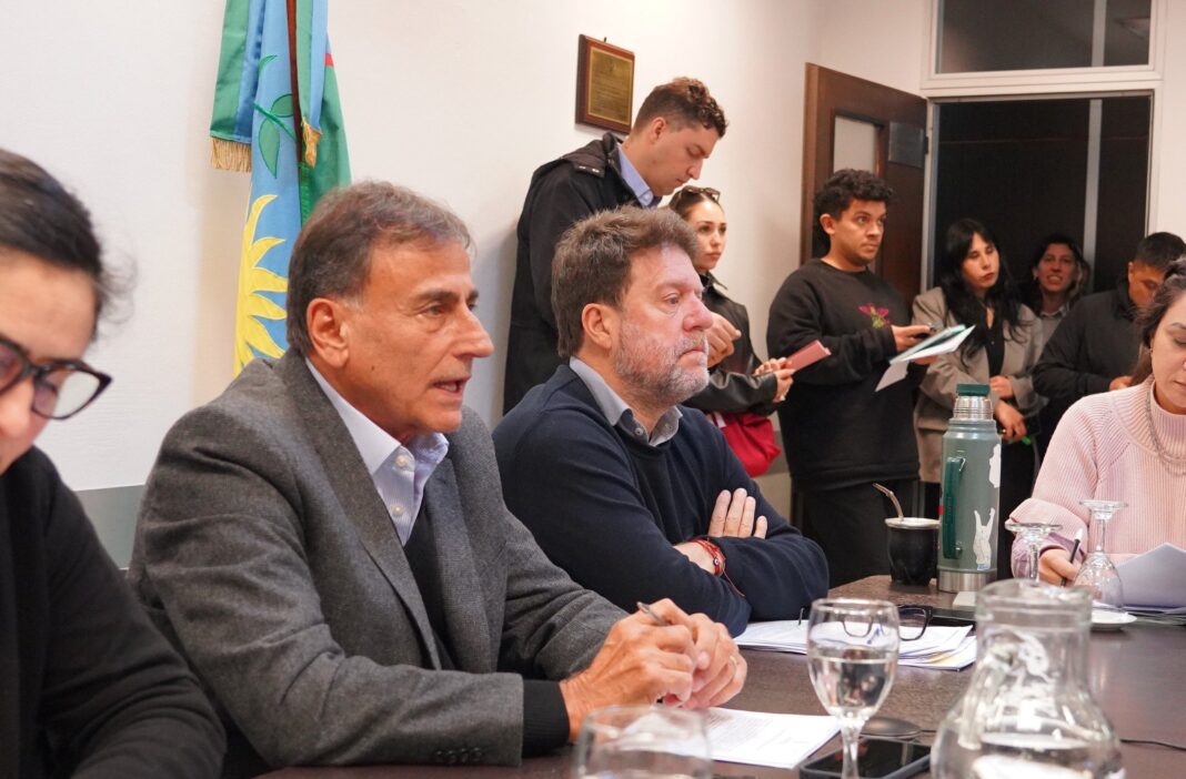En la reunión de comisión, diputados del PRO y la UCR no pusieron trabas al despacho de las cuatro leyes de endeudamiento, pero advirtieron que fijarán su posición en la sesión del próximo martes.