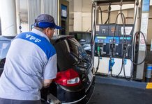 YPF aplicó un aumento de 1% en el precio de la nafta: cómo quedaron los valores Como consecuencia del aumento en el precio internacional del crudo por el conflicto en Medio Oriente, YPF aplicó una suba del 1% en la tarifa de la nafta.