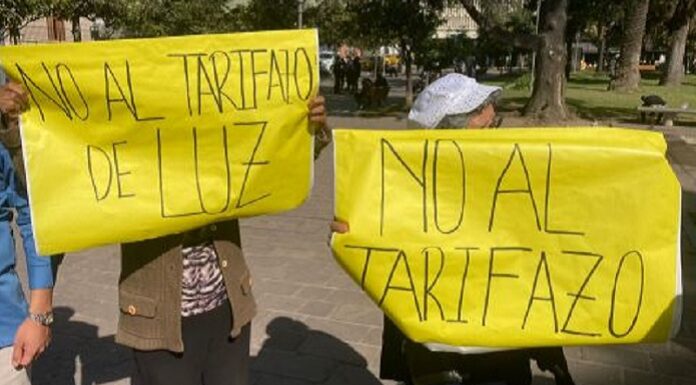 Diputados piden anular los tarifazos de hasta 700% en las boletas de luz de La Costa La diputada bonaerense de la Izquierda, Mónica Schlotthauer, presentó un proyecto para anular los tarifazos de hasta 700% en las boletas de luz de La Costa.