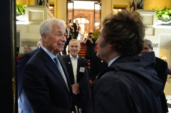JP Morgan bajó a 1,5% su previsión de crecimiento para Argentina en 2026 El JP Morgan redujo su previsión de crecimiento para 2026 del 2,7% al 1,5% y proyectó una contracción anualizada del 4% para el tercer trimestre.