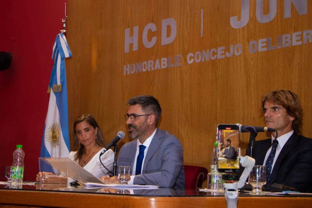 Juan Fiorini activó un operativo junto con el Grupo Servicios Junín para acompañar a las familias que necesitan sostener el subsidio al gas. 