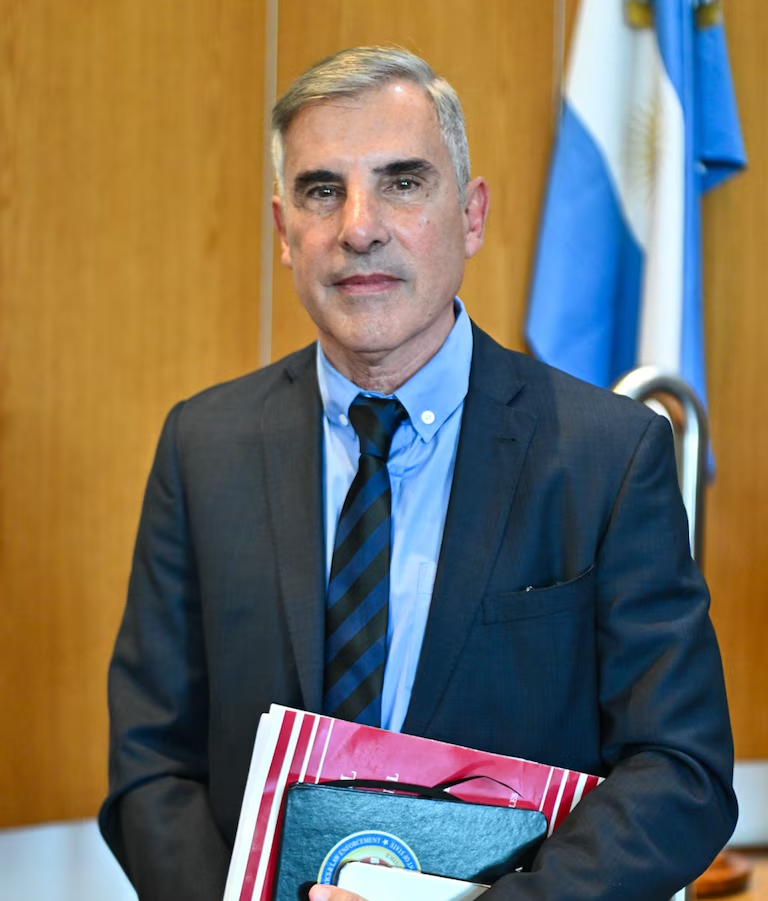 Con dudas sobre las explicaciones que brindó el ex funcionario, el fiscal Gerardo Pollicita pidió peritar las supuestas billeteras de criptomonedas de Manuel Adorni.