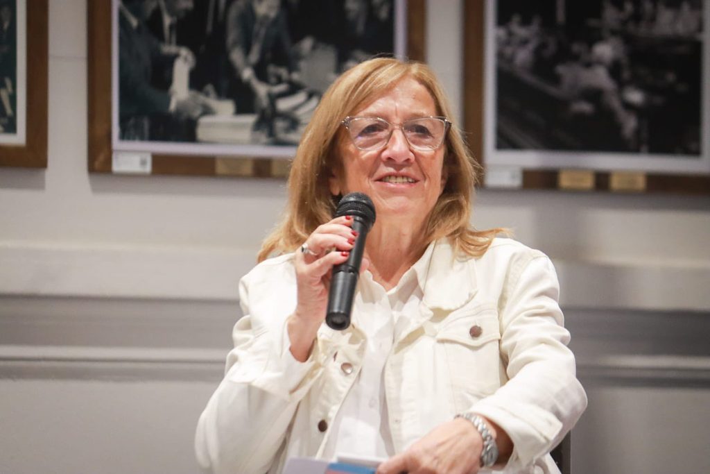 La iniciativa de la senadora Rosa Martínez apunta a visibilizar y fortalecer especialmente el trabajo de cuidados no remunerado.