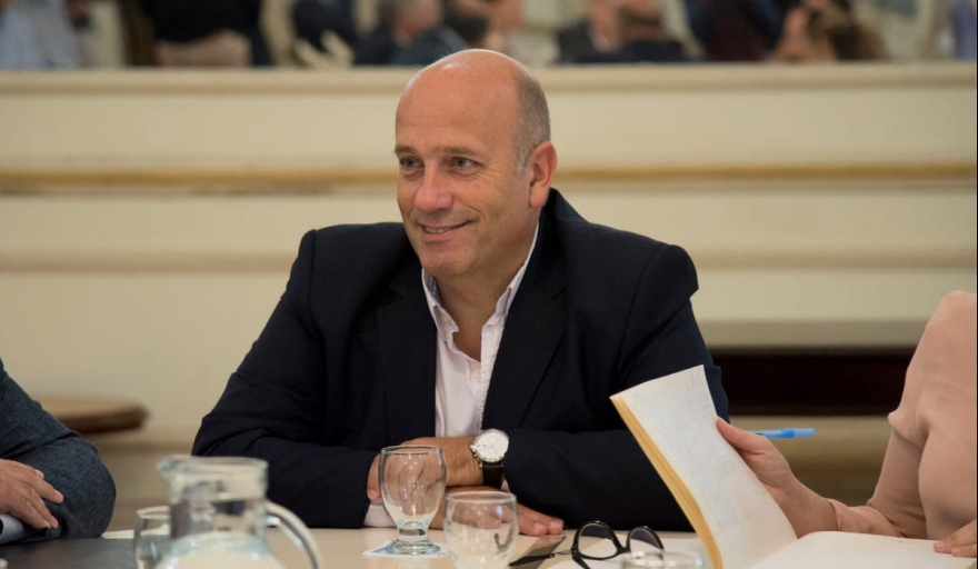 El titular del bloque de la Coalición Cívica en la Cámara de Diputados, Andrés De Leo, presentó un proyecto para regularizar las fotomultas en la provincia de Buenos Aires.