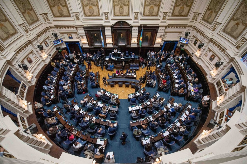 Endeudamiento: pese al rechazo del PRO y LLA, la Cámara baja aprobó el proyecto de Tignanelli de "Régimen de Prevención y Tratamiento del Sobreendeudamiento".