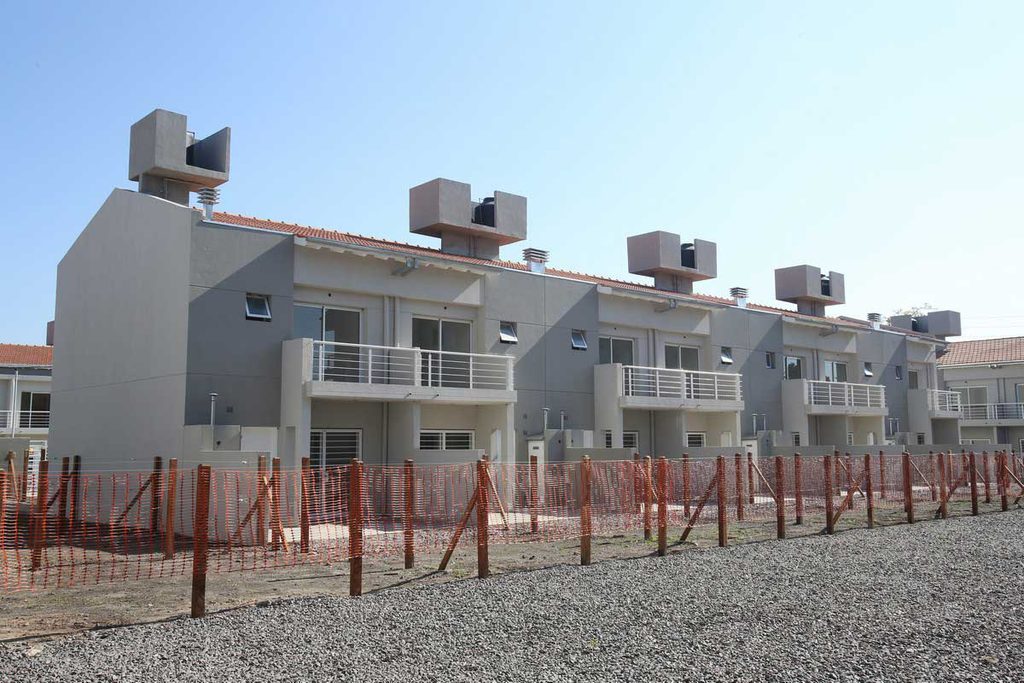 En los fundamentos, el senador de Fuerza Patria plantea que los titulares deben comprender plenamente las consecuencias de renunciar a la protección de la vivienda única, por lo que busca incorporar asesoramiento para realizar distintos trámites. 