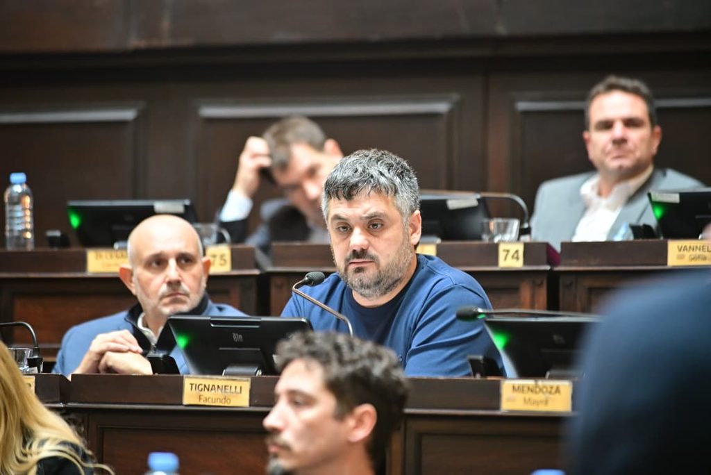 El titular del bloque peronista en Diputados, Facundo Tignanelli, expuso a la oposición en la sesión de esta semana.