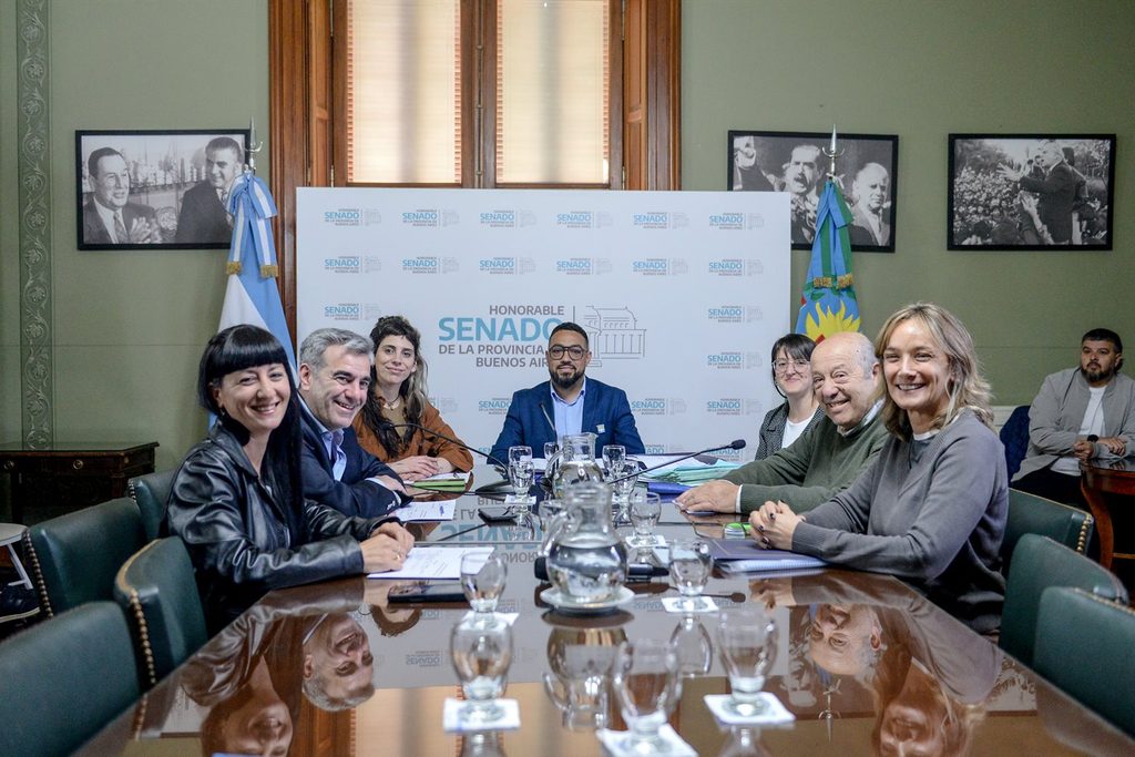 El senador de LLA, Luciano Olivera, encabezó este miércoles una nueva reunión de la comisión de Deportes.