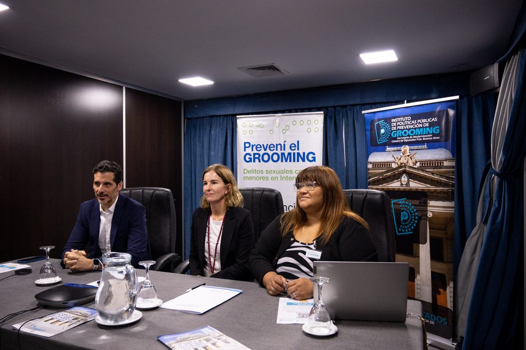 Roxana Domínguez pidió una "alfabetización digital" para escuelas y familias.