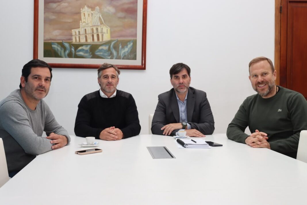 El intendente de Castelli, Francisco Echarren, se reunió con sus pares de Pilar, Ezeiza y Dolores para compartir experiencias sobre el contexto actual.