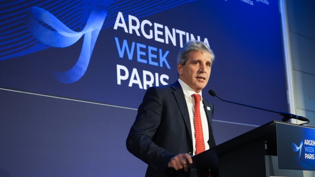 Luis Caputo anunció la puesta en marcha del programa Ciudadanía por Inversión que le otorgará nacionalidad argentina a extranjeros que realicen aportes económicos relevantes.