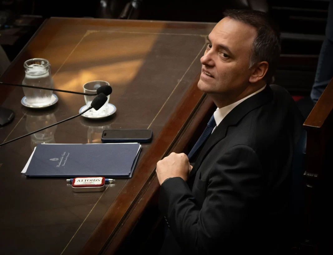 La defensa del ex jefe de Gabinete, Manuel Adorni, se presentó en Comodoro Py para realizar el peritaje de las ocho billeteras virtuales.