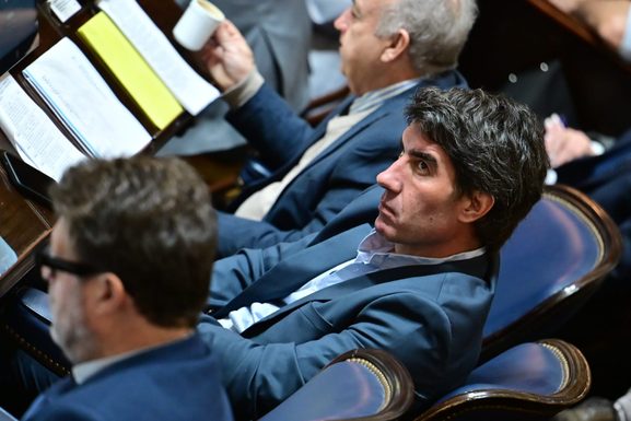 La UCR presiona a Kicillof por la prórroga de la emergencia de empresas recuperadas El diputado bonaerense Matías Civale presentó un proyecto para prorrogar por 18 meses la Ley de Emergencia de empresas recuperadas.