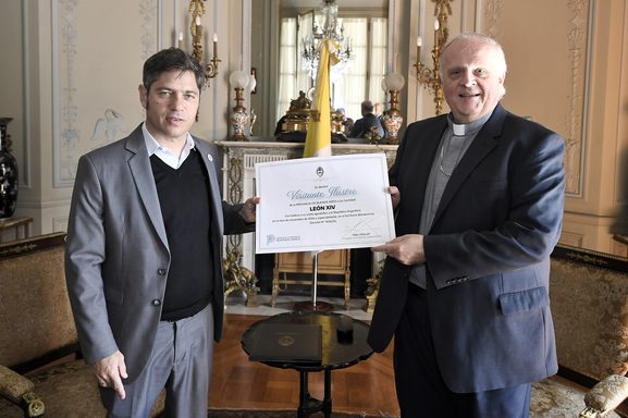 Kicillof se anticipa a Milei con una distinción a León XIV y pone en marcha un megaoperativo Kicillof declaró visitante ilustre a León XIV y puso en marcha un operativo especial para recibir al Papa en territorio bonaerense.
