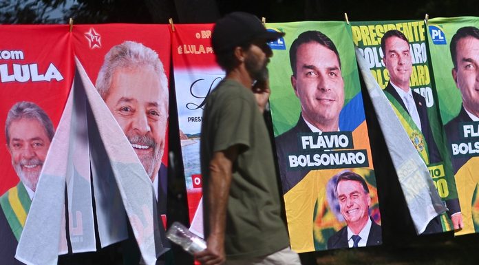 La elección de Brasil cruzó la frontera y abrió una grieta entre los legisladores bonaerenses Las elecciones en Brasil dividieron aguas entre los dirigentes bonaerenses, con respaldos cruzados a Flávio Bolsonaro y Lula da Silva.