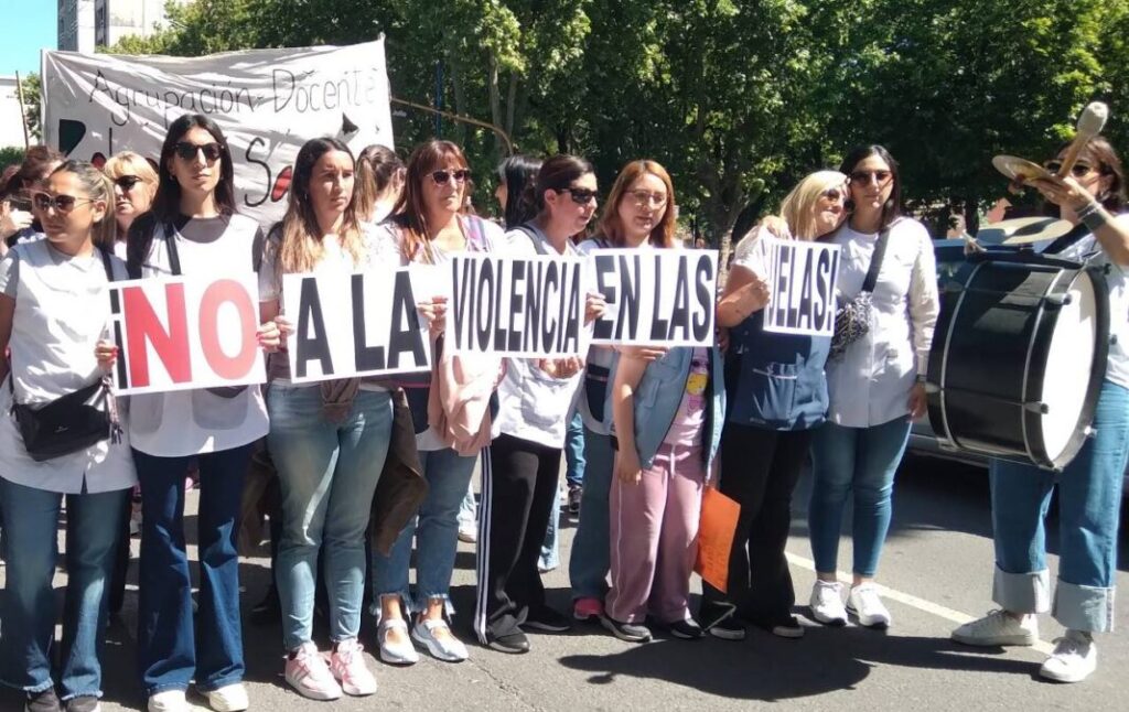 La semana pasada, docentes bonaerenses de SUTEBA Multicolor realizaron un paro para pedir el fin de la violencia en las escuelas. 
