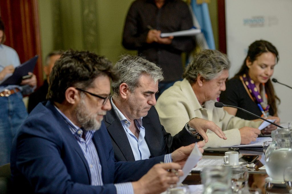 Senadores opositores le bajaron el pulgar a las dos leyes de salud enviadas por el Gobierno bonaerense.