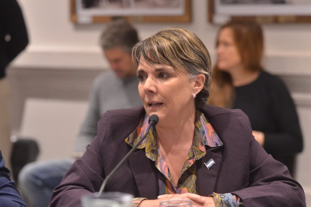 La mamá de Ema Bondaruk, Laura Sánchez. La ley en honor a su hija será tratada por el Senado bonaerense esta tarde.