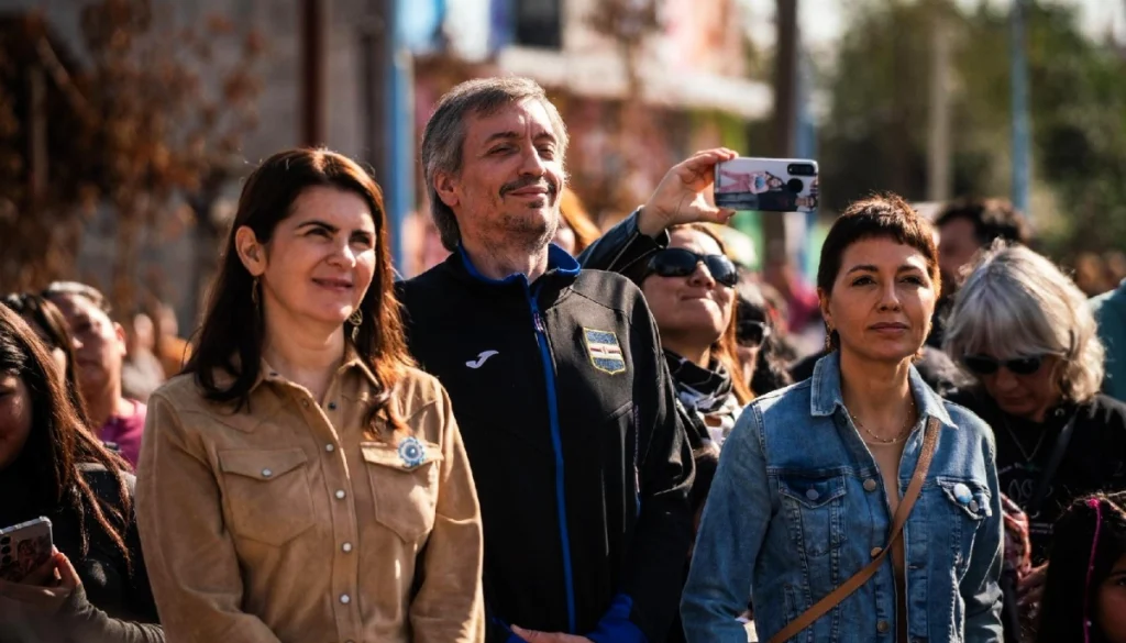 Mariel Fernández compartió escenario con Máximo Kirchner y Mayra Mendoza durante el Congreso Educativo Nacional realizado en Mar del Plata.