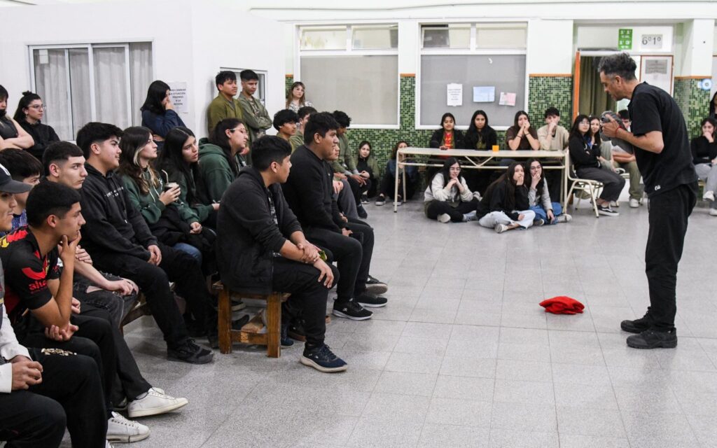 La nueva ley incorpora la educación emocional en los niveles inicial, primario y secundario de las escuelas bonaerenses.