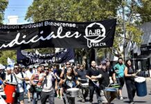 La AJB le vuelve a exigir a Kicillof la reapertura de las paritarias La Asociación Judicial Bonaerense (AJB) volvió a reclamarle a Axel Kicillof la reapertura de las paritarias para avanzar en una recomposición salarial.