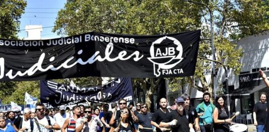 La Asociación Judicial Bonaerense (AJB) volvió a reclamarle a Axel Kicillof la reapertura de las paritarias para avanzar en una recomposición salarial.